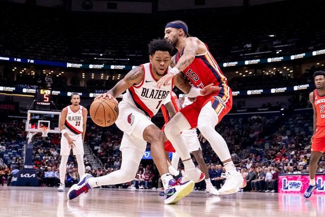 日天模式！库里半决赛和决赛合计轰进17记三分